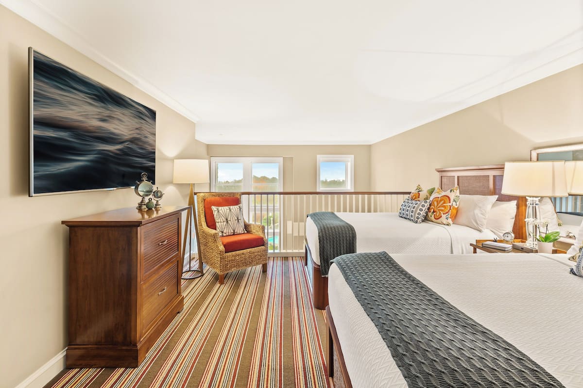 Loft Suite Double Double | Hypo-allergenic bedding available, pillowtop beds, desk