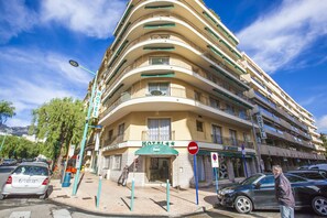 Front of property - Hôtel Moderne (Menton)