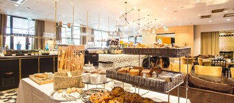 Gatsby Hotel & Restaurant by Happyculture