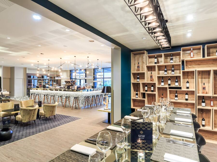 Breakfast, lunch, dinner served; French cuisine