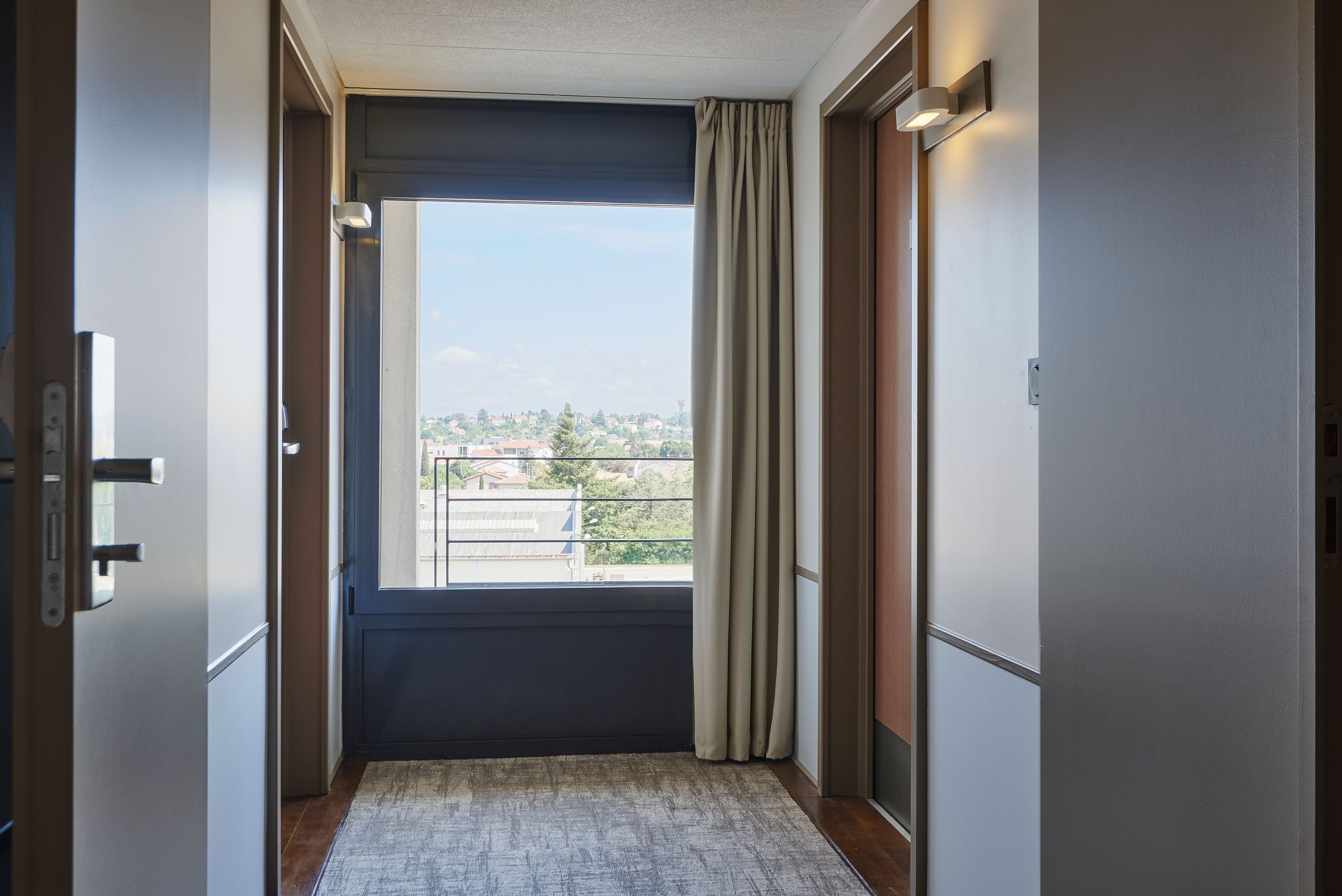 handrails in hallways