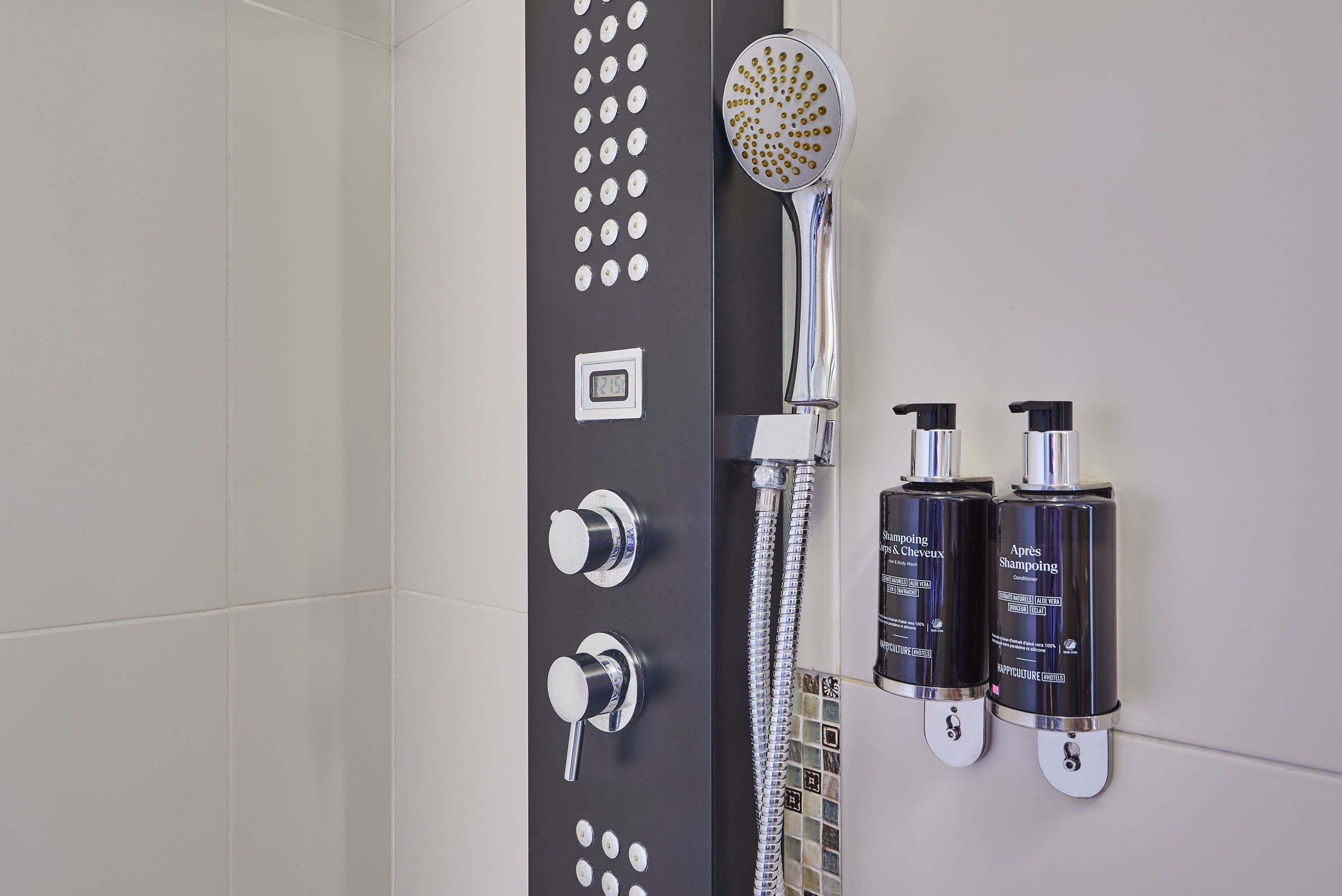 junior suite | bathroom | hair dryer, towels
