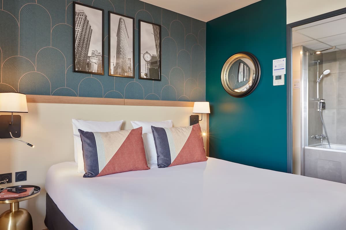 Premium bedding, desk, soundproofing, iron/ironing board