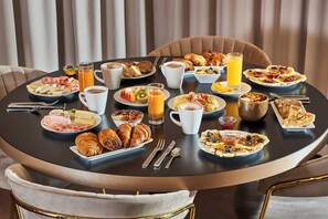 Se sirven desayunos, comidas y cenas