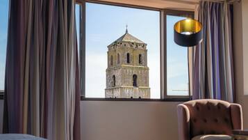 Suite Junior, 1 lit double, vue sur la ville Panoramique | Ropa de cama de alta calidad y minibar