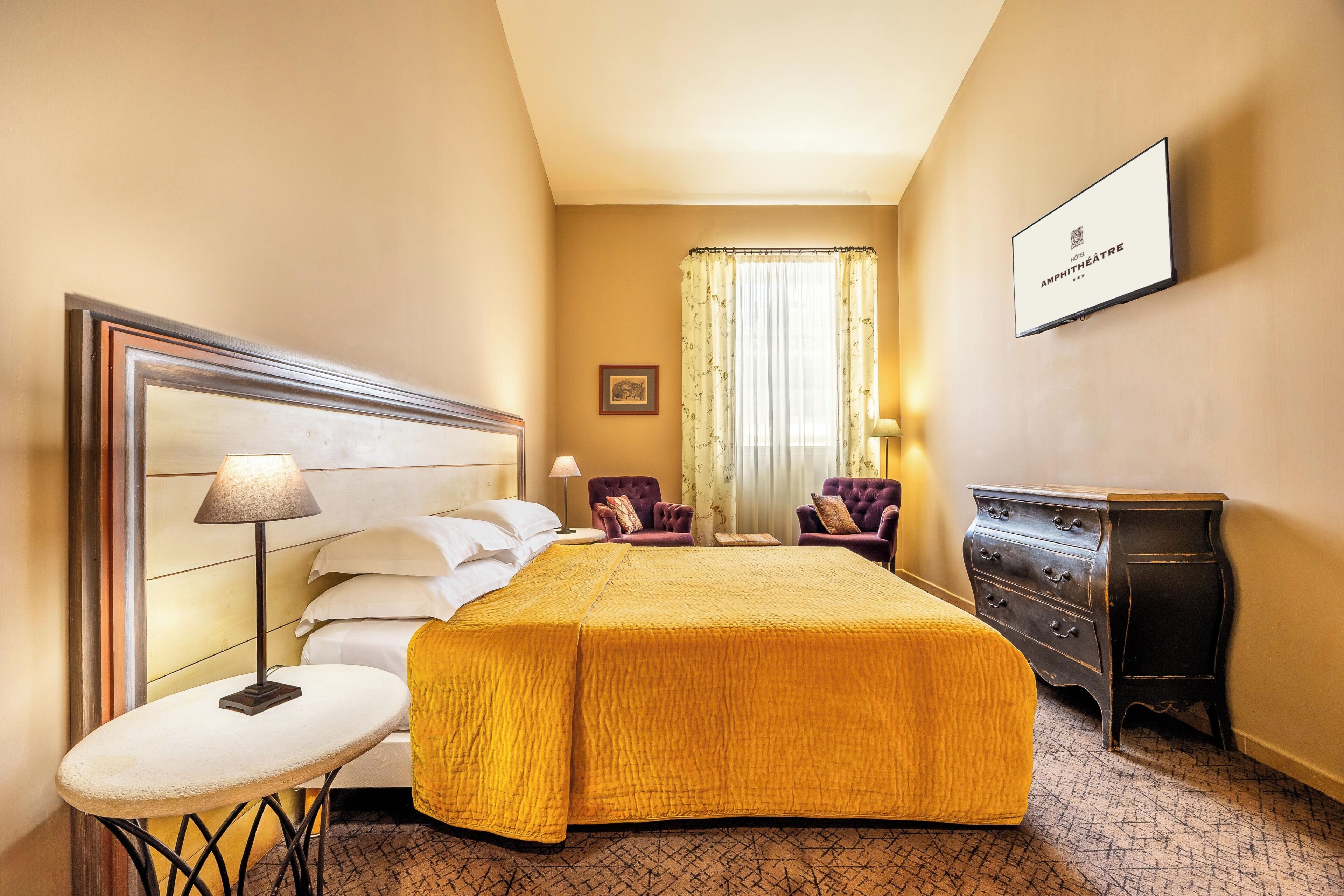 Suite junior | Ropa de cama de alta calidad, minibar, caja fuerte y escritorio