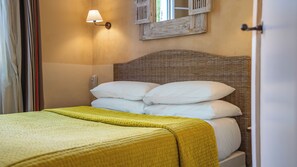 Standard Double Room - Hôtel de l'Amphithéâtre (Arles)