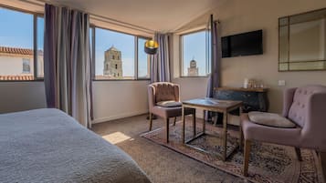Suite Junior, 1 lit double, vue sur la ville Panoramique | Literie de qualité supérieure, minibar, coffres-forts dans les chambres