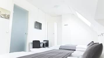 Quadruple Room | Laptop workspace, blackout drapes, soundproofing, free WiFi