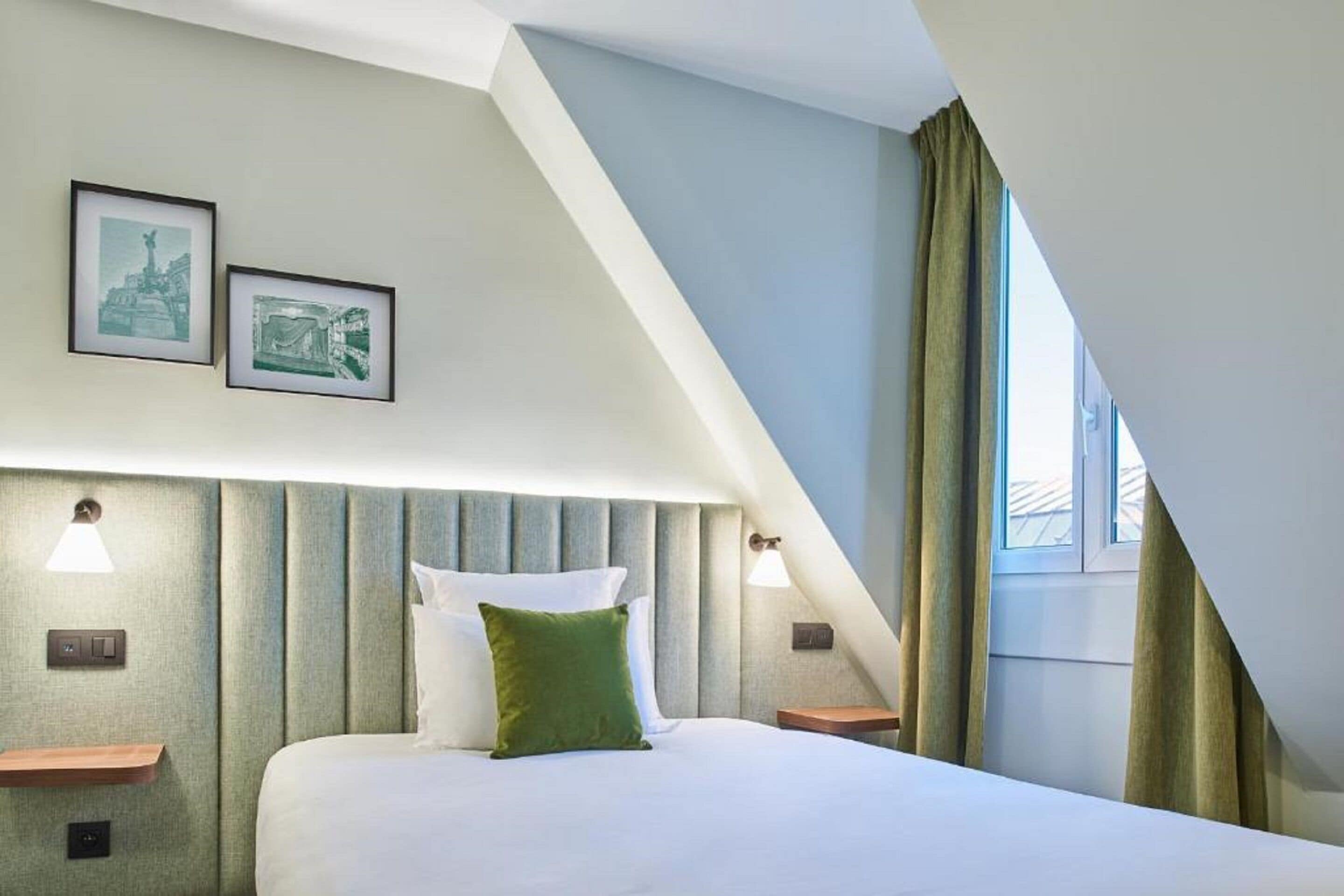 single room | in-room safe, desk, blackout curtains, soundproofing