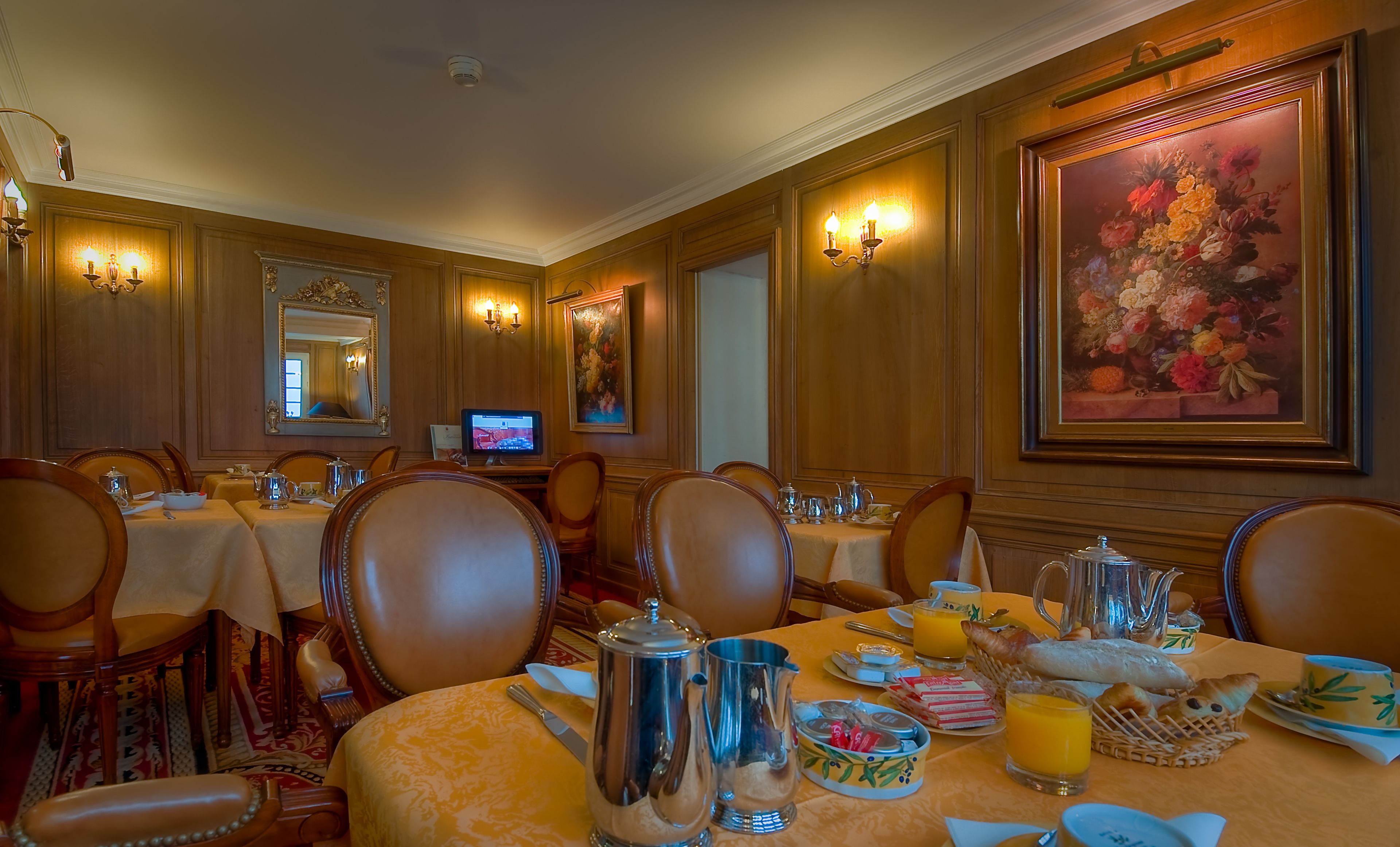 daily continental breakfast (eur 15 per person)