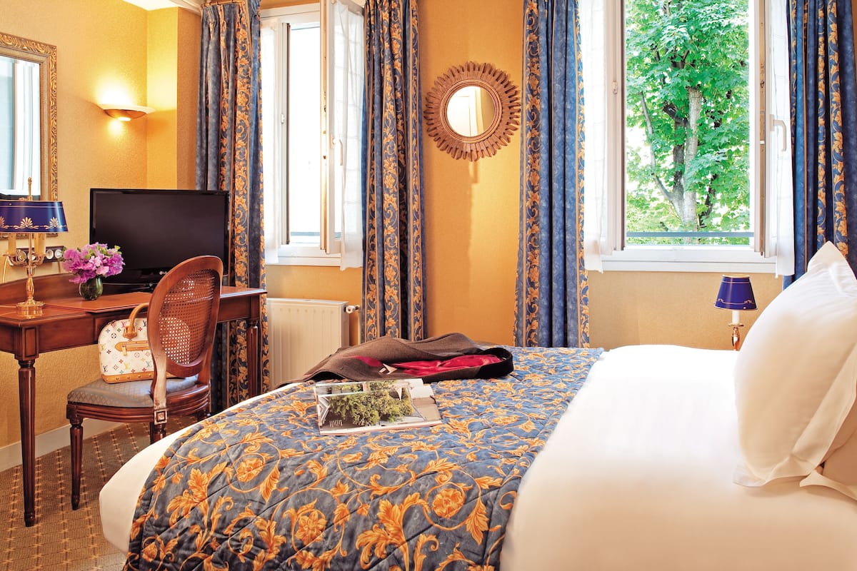 Superior-Doppel- oder -Zweibettzimmer