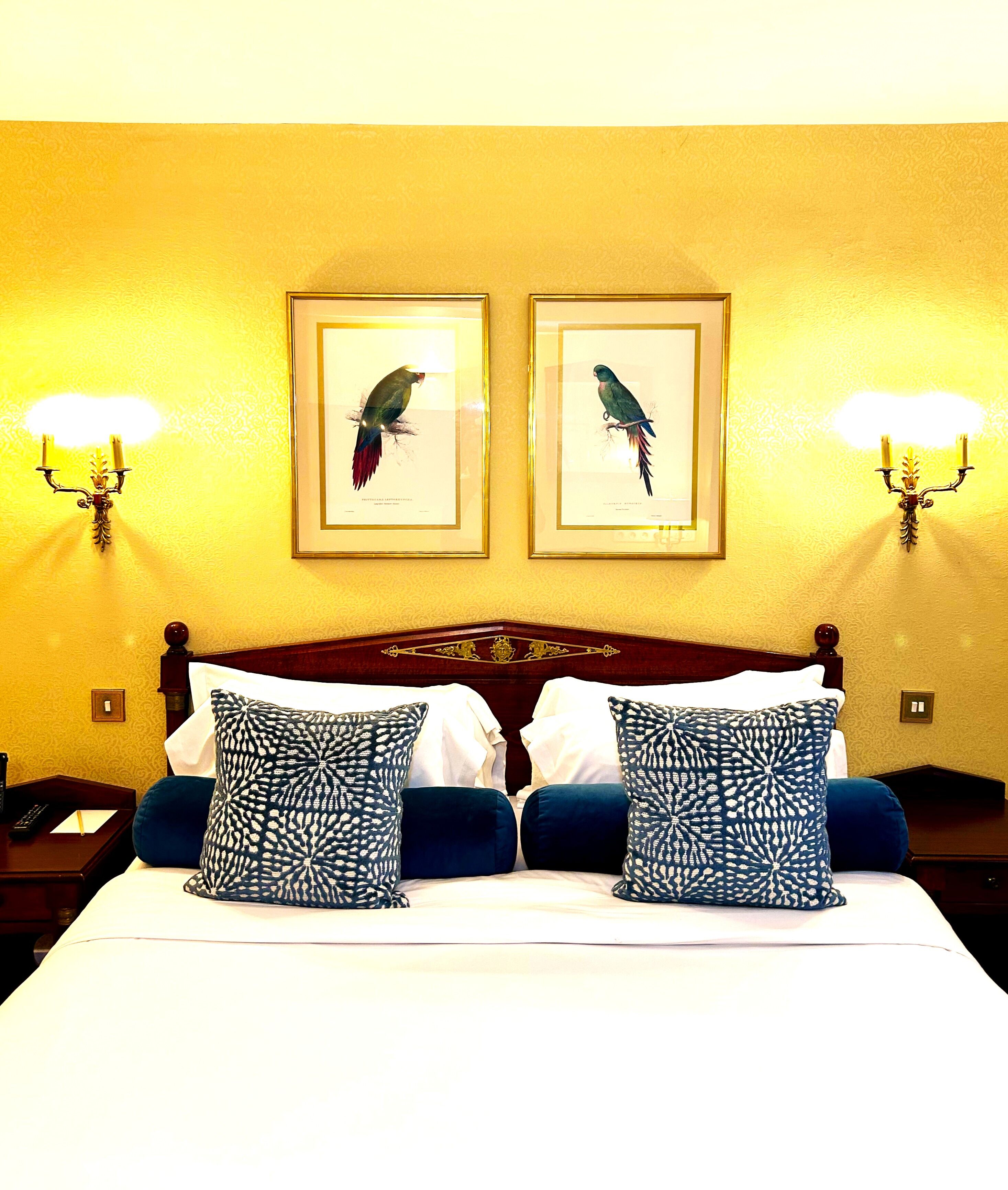 Superior-Doppel- oder -Zweibettzimmer | Allergikerbettwaren, Minibar, Zimmersafe, individuell eingerichtet