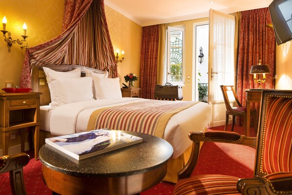 Hypo-allergenic bedding, minibar, in-room safe, individually furnished - Hôtel De Varenne (Paris)