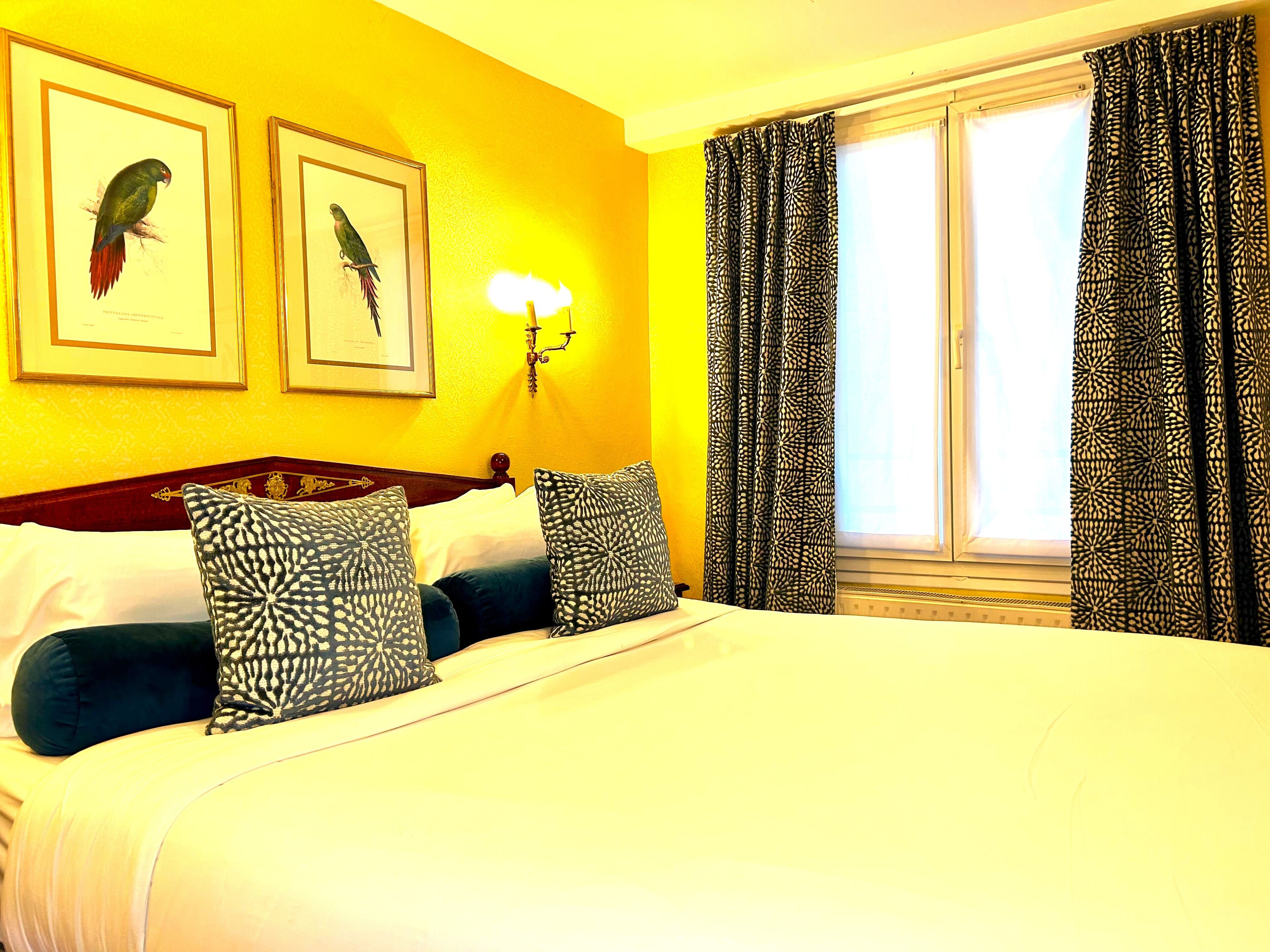 Kahden hengen superior-huone (yksi tai kaksi sänkyä) | Allergiatestatut vuodevaatteet, minibaari, tallelokero huoneessa