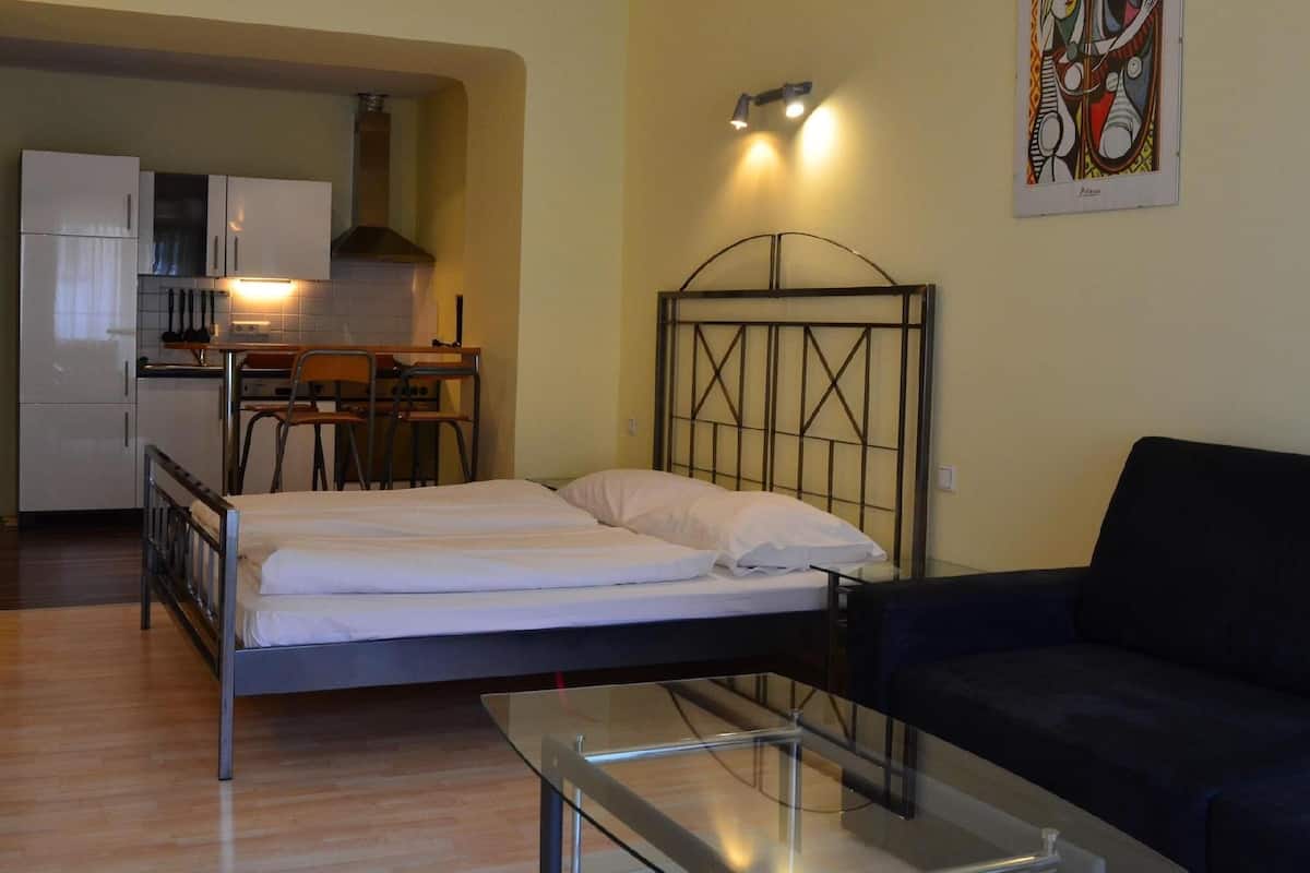 迷你吧、房內夾萬、書桌、遮光窗簾/窗簾