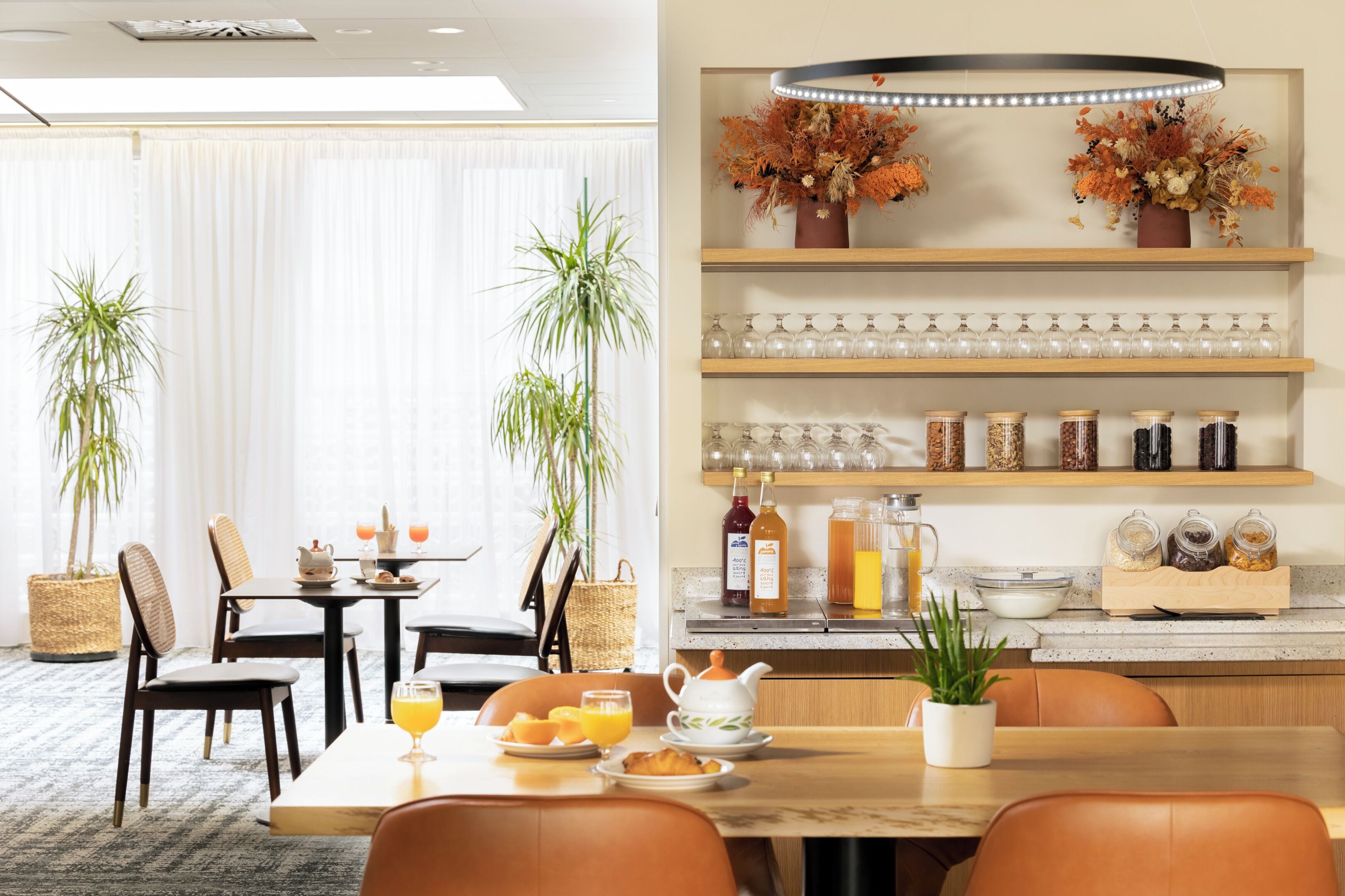 Desayuno buffet todos los días (con cargo) 