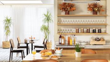 Desayuno buffet todos los días (con cargo)