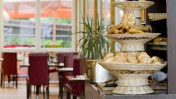 Tägliches Frühstücksbuffet gegen Gebühr