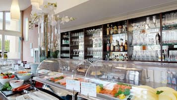 Desayuno buffet diario (EUR 19 por persona)