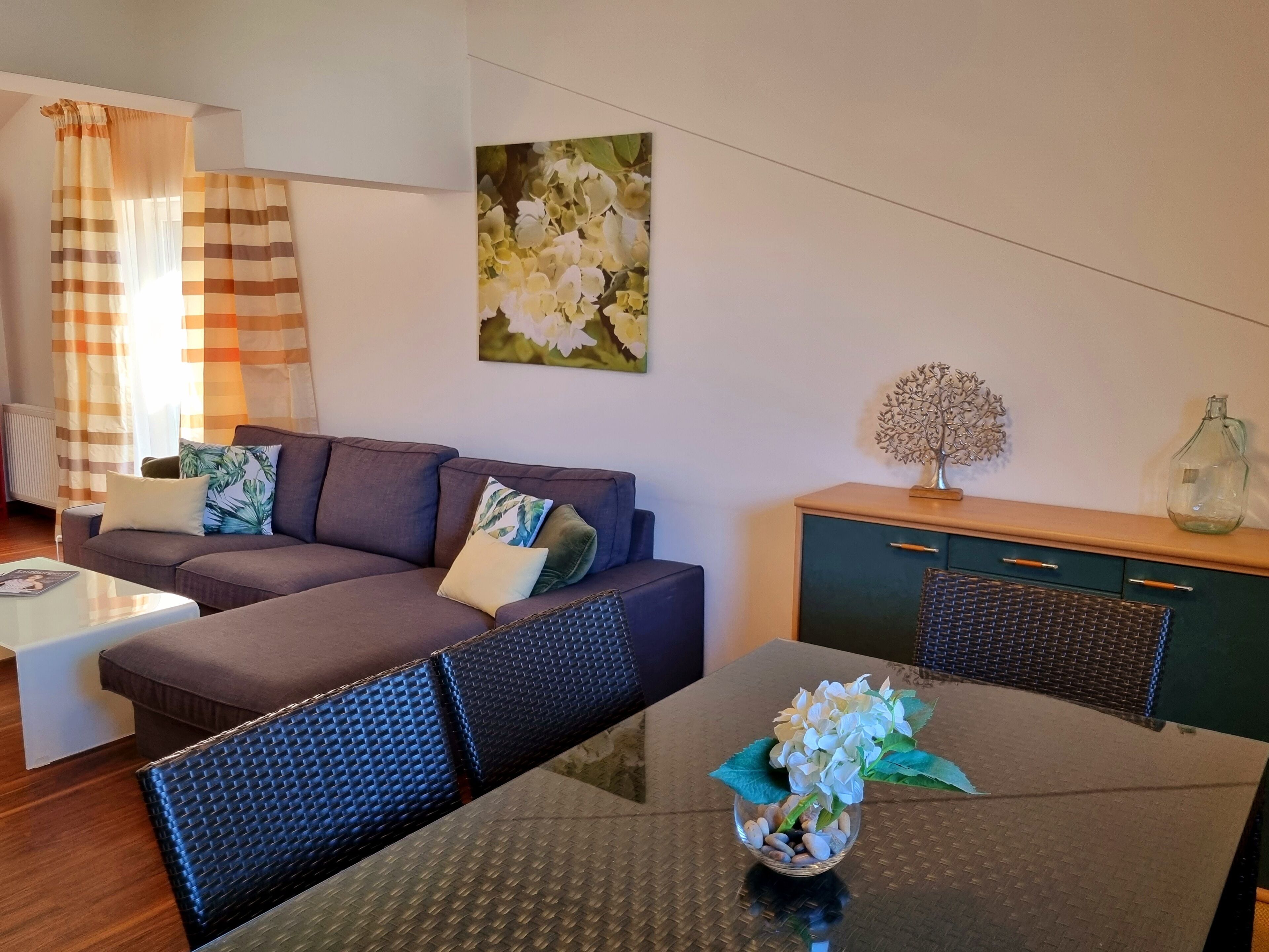 Deluxe-Apartment | Wohnbereich | Fernseher