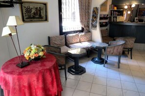 تجهيزات عازلة للصوت وأسرّة أطفال/رضّع (مجانًا) وواي فاي مجانًا