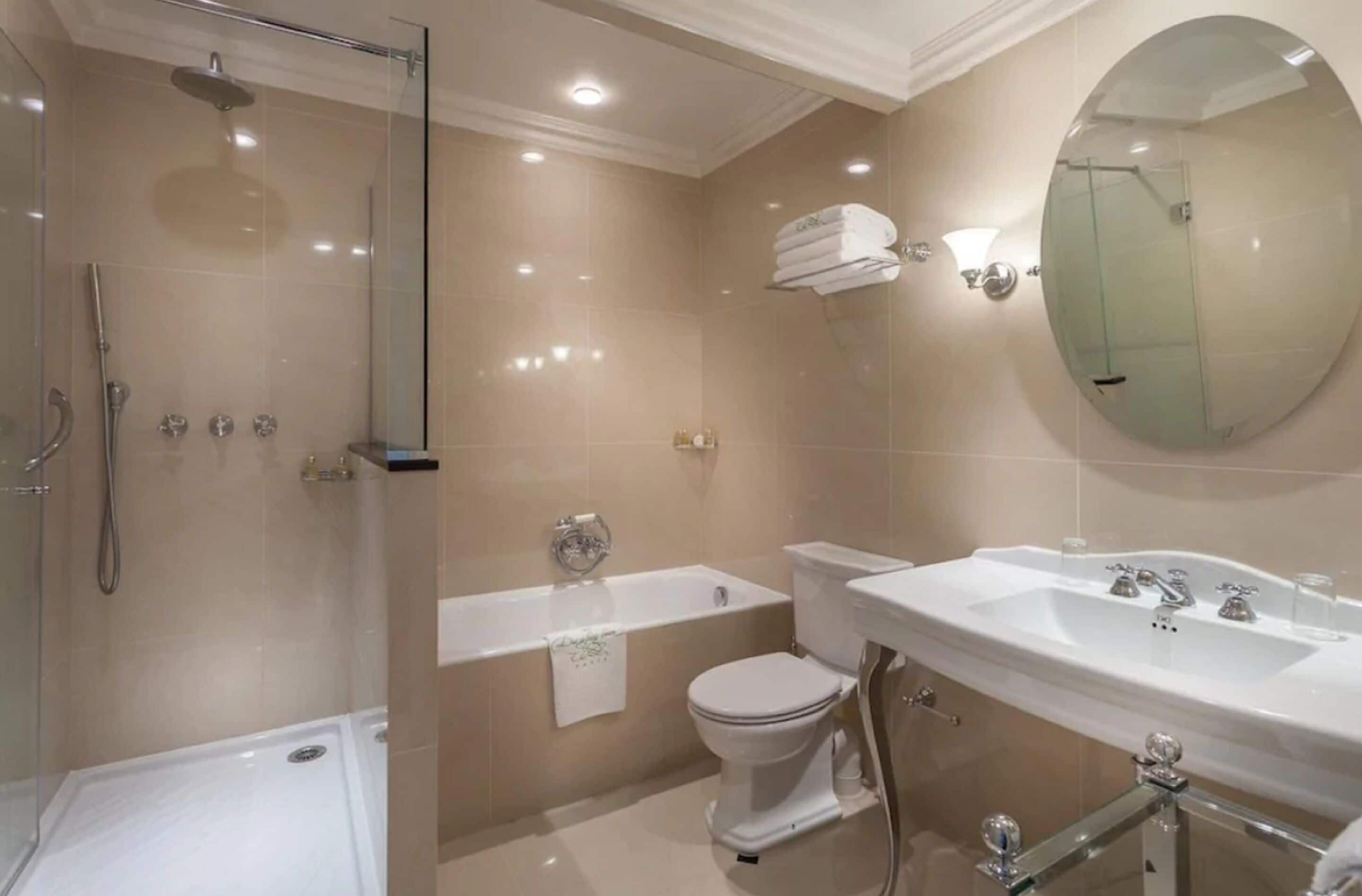 combined shower/bathtub, deep-soaking bathtub, free toiletries