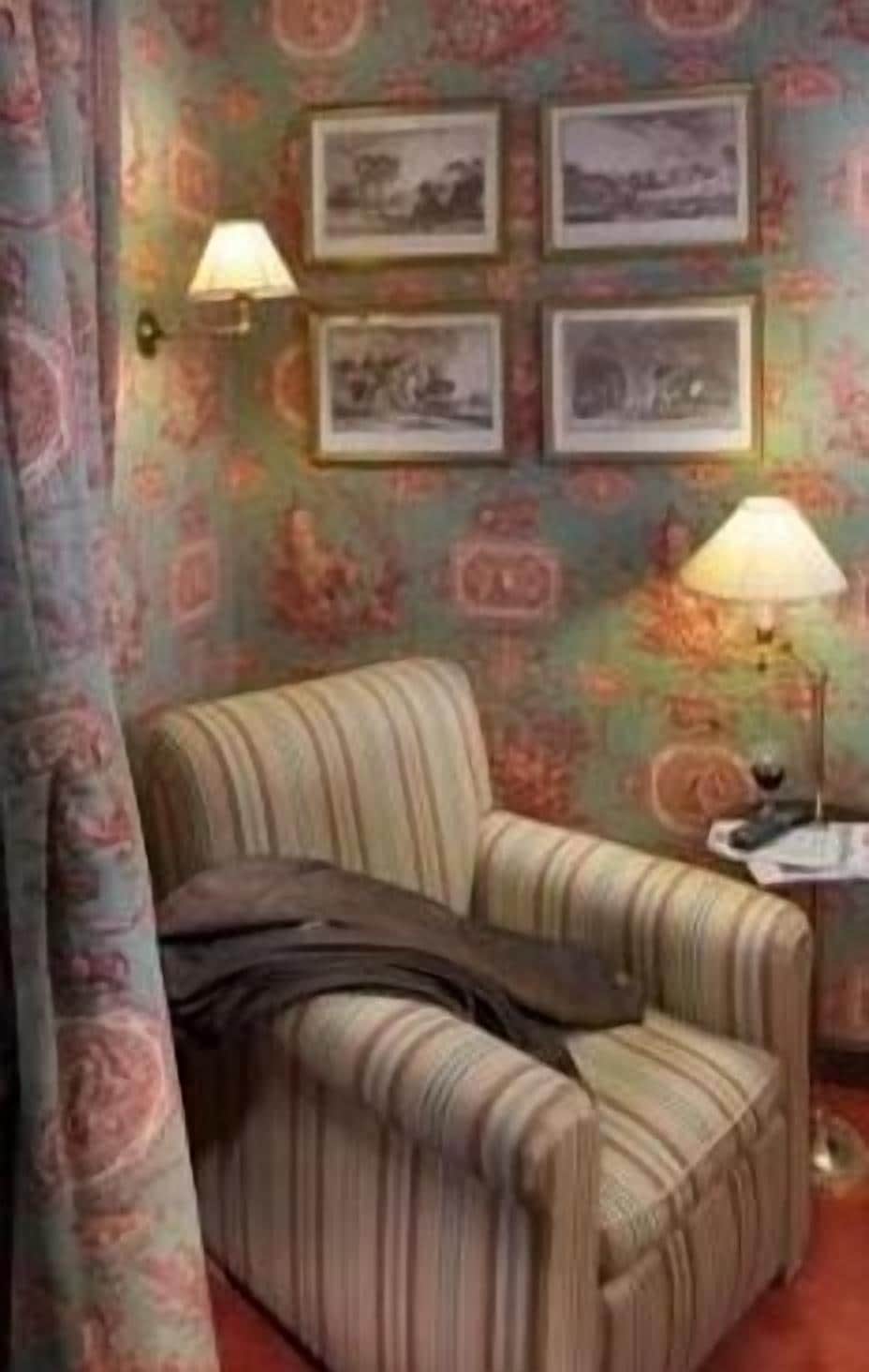 superior double room | in-room safe, individually decorated, individually furnished, desk