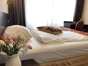 저자극성 침구, 미니바, 객실 내 금고, 책상