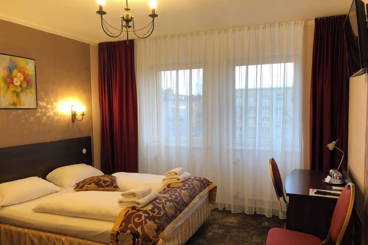 Hypo-allergenic bedding available, minibar, in-room safe, desk