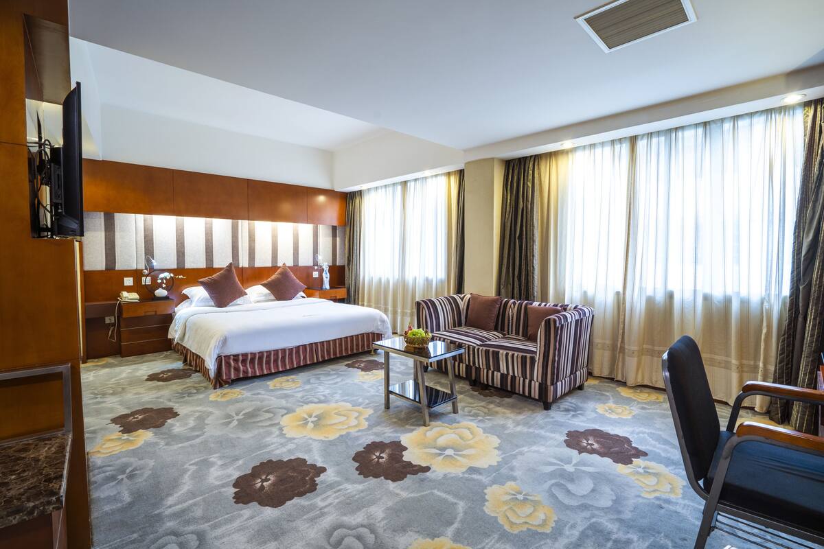 Grand Deluxe Suite | In-room safe, desk, blackout drapes, iron/ironing board (on request)