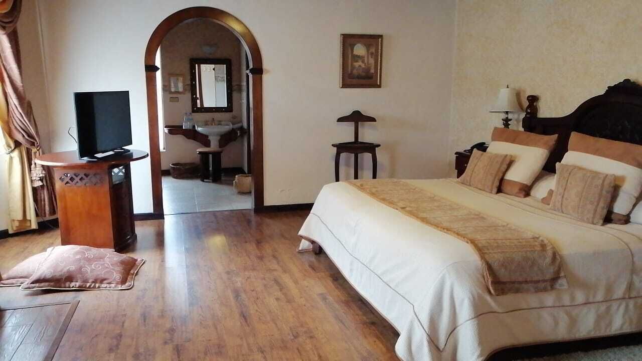 presidential suite | in-room safe, desk, free wifi, bed sheets