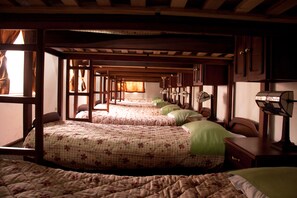 Standard Quadruple Room | Treatment room - Hotel Rumipamba de las Rosas (San Miguel de Salcedo)