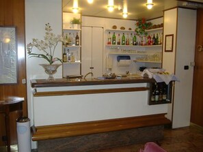 Bar (on property) - Hotel Mayorca (Milan)