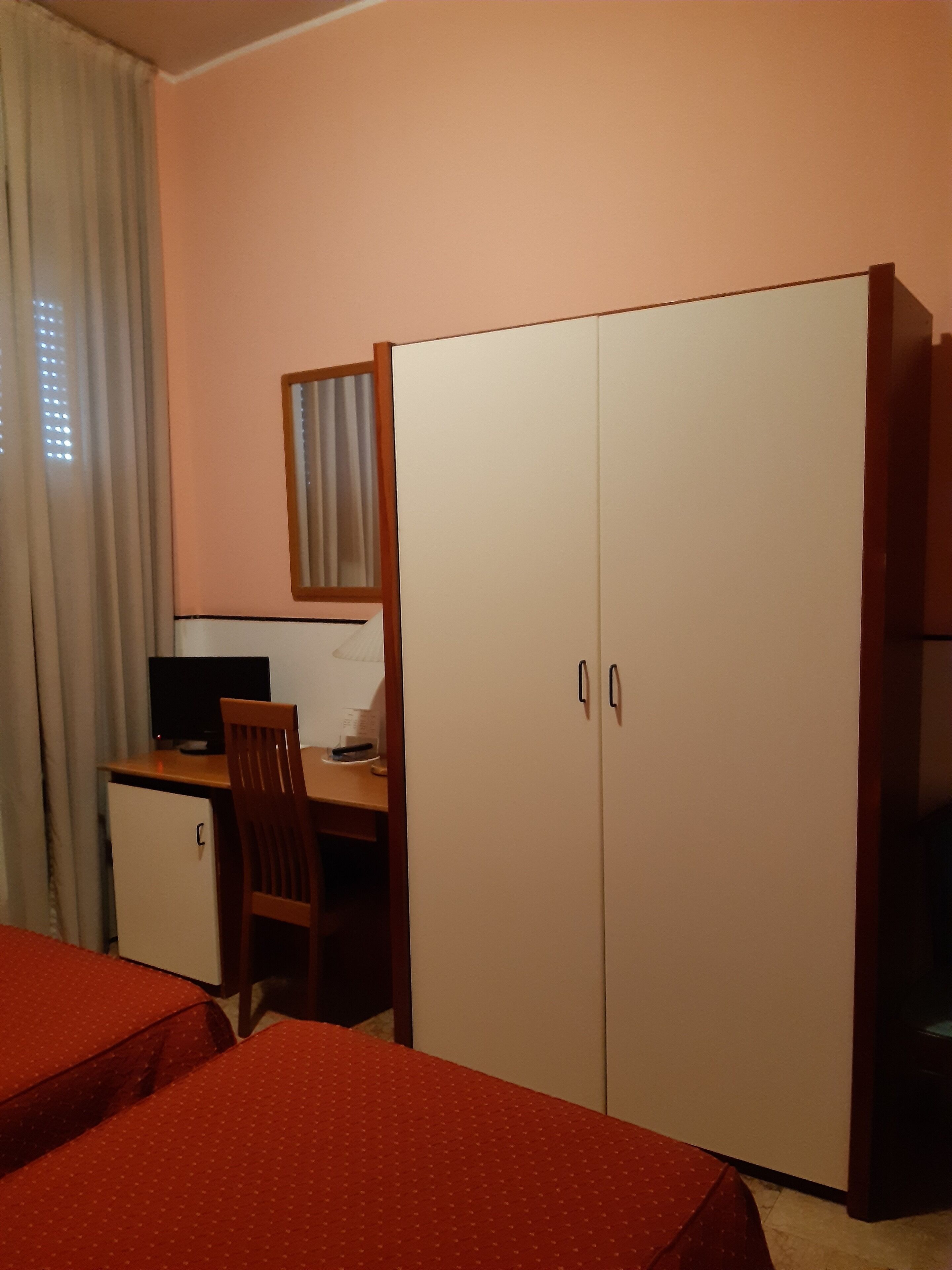 standard twin room | minibar, in-room safe, iron/ironing board, free wifi