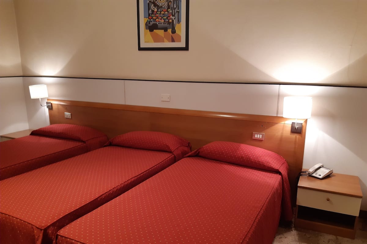 Minibar y caja de seguridad en la habitación 
