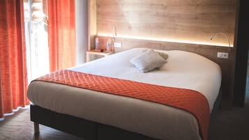 Luxury-Doppelzimmer, 1 Queen-Bett | Hochwertige Bettwaren, Schreibtisch, Verdunkelungsvorhänge