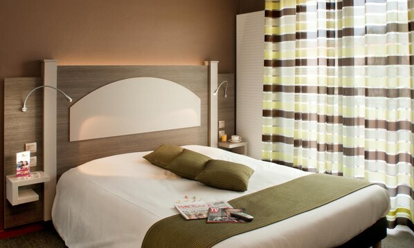 Ropa de cama de alta calidad, escritorio y cortinas blackout 