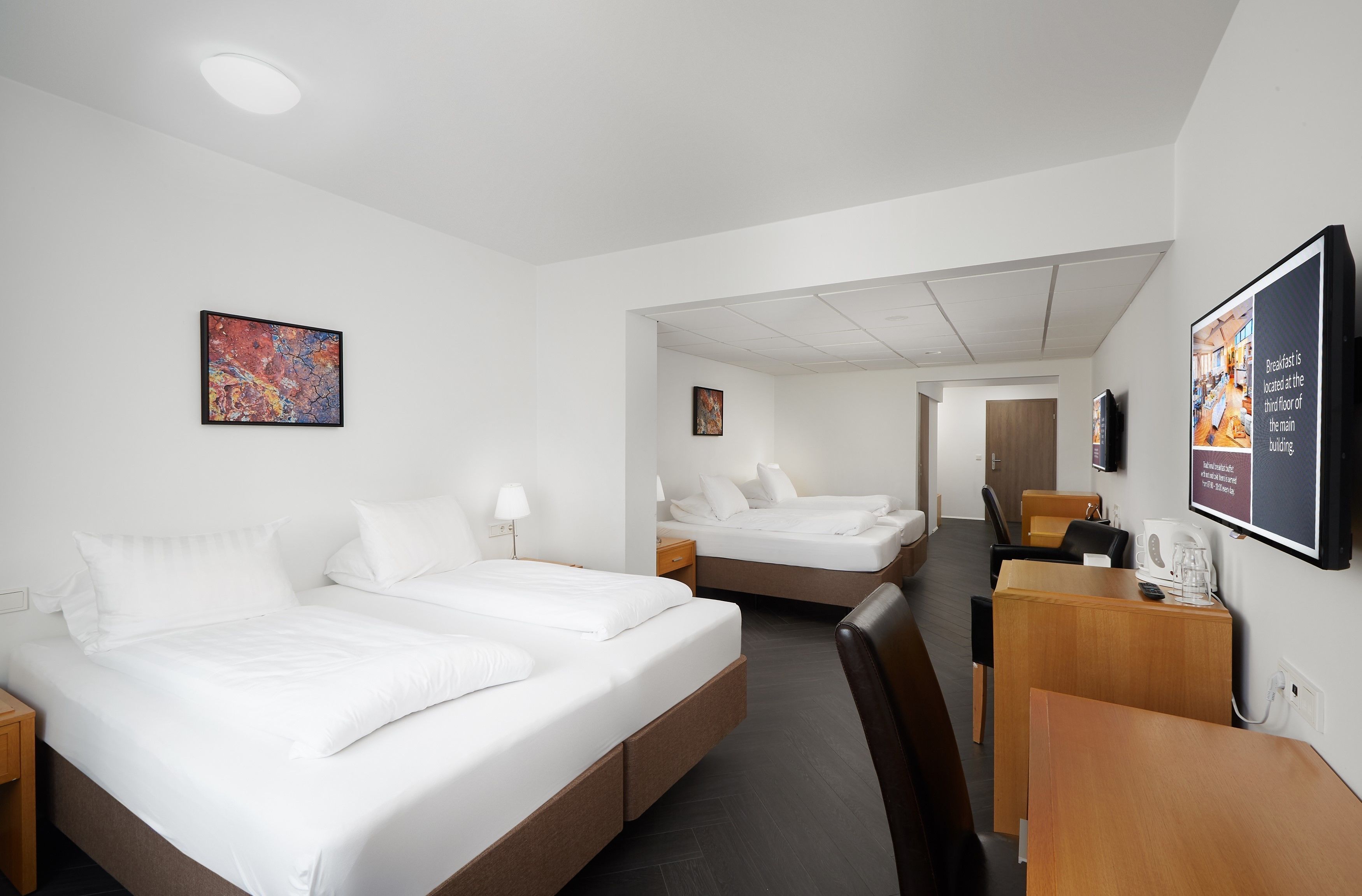 family room | 1 bedroom, hypo-allergenic bedding, in-room safe, desk