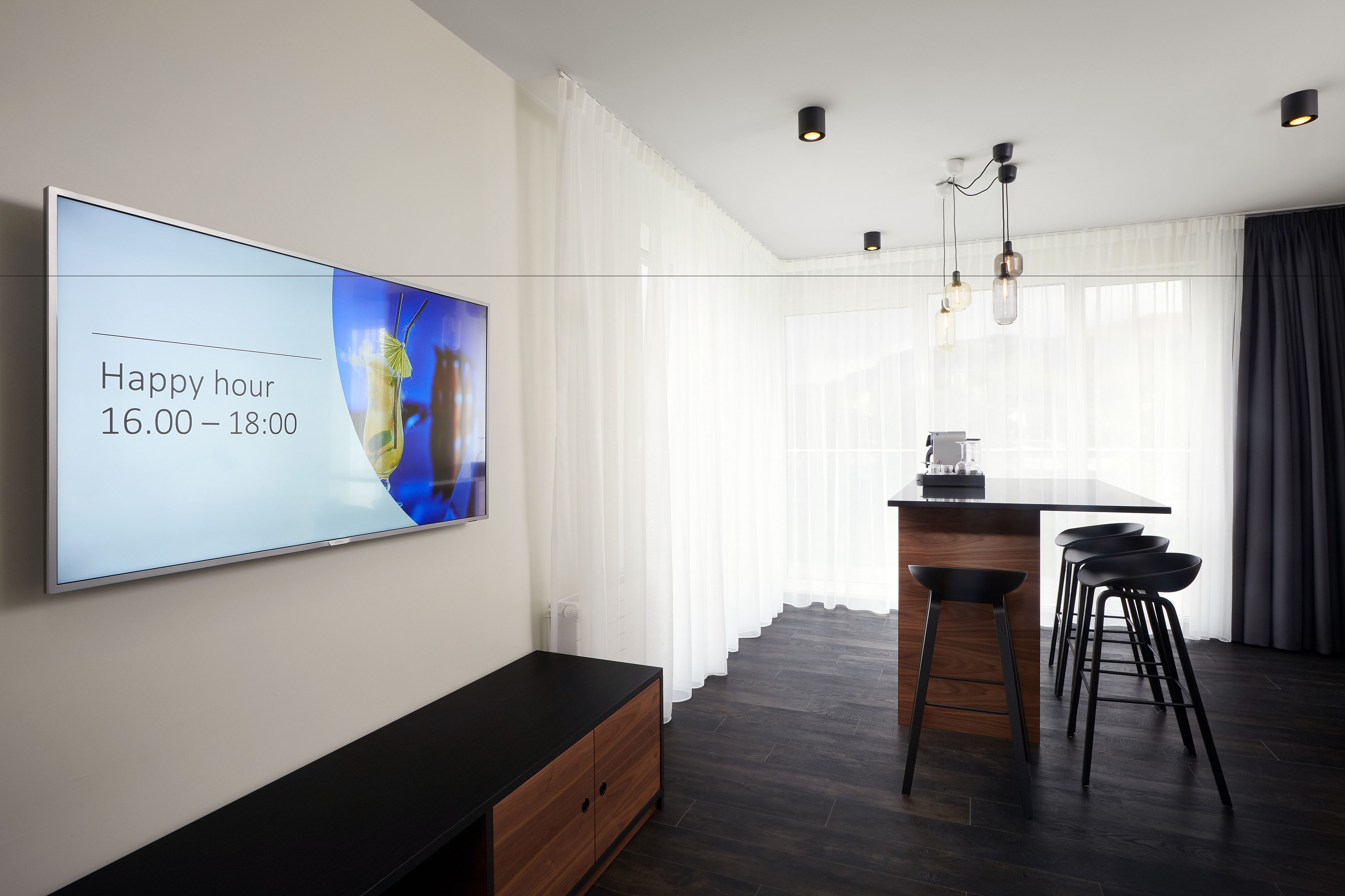 suite | 1 bedroom, hypo-allergenic bedding, in-room safe, desk