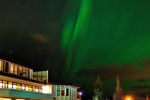 Outdoor pool, a heated pool, open 7:00 AM to 10:00 PM, sun loungers