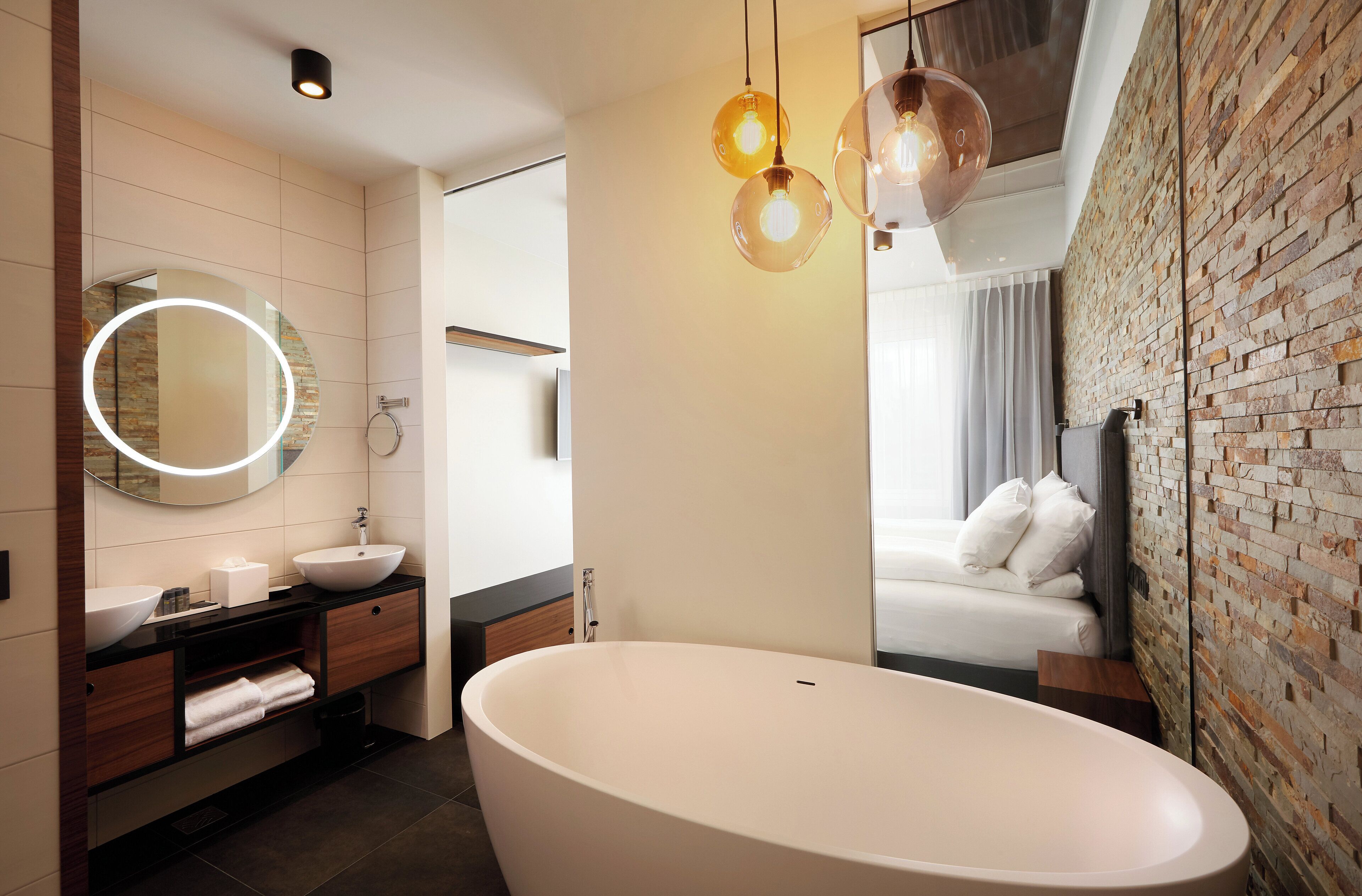suite | bathroom | free toiletries, hair dryer, towels