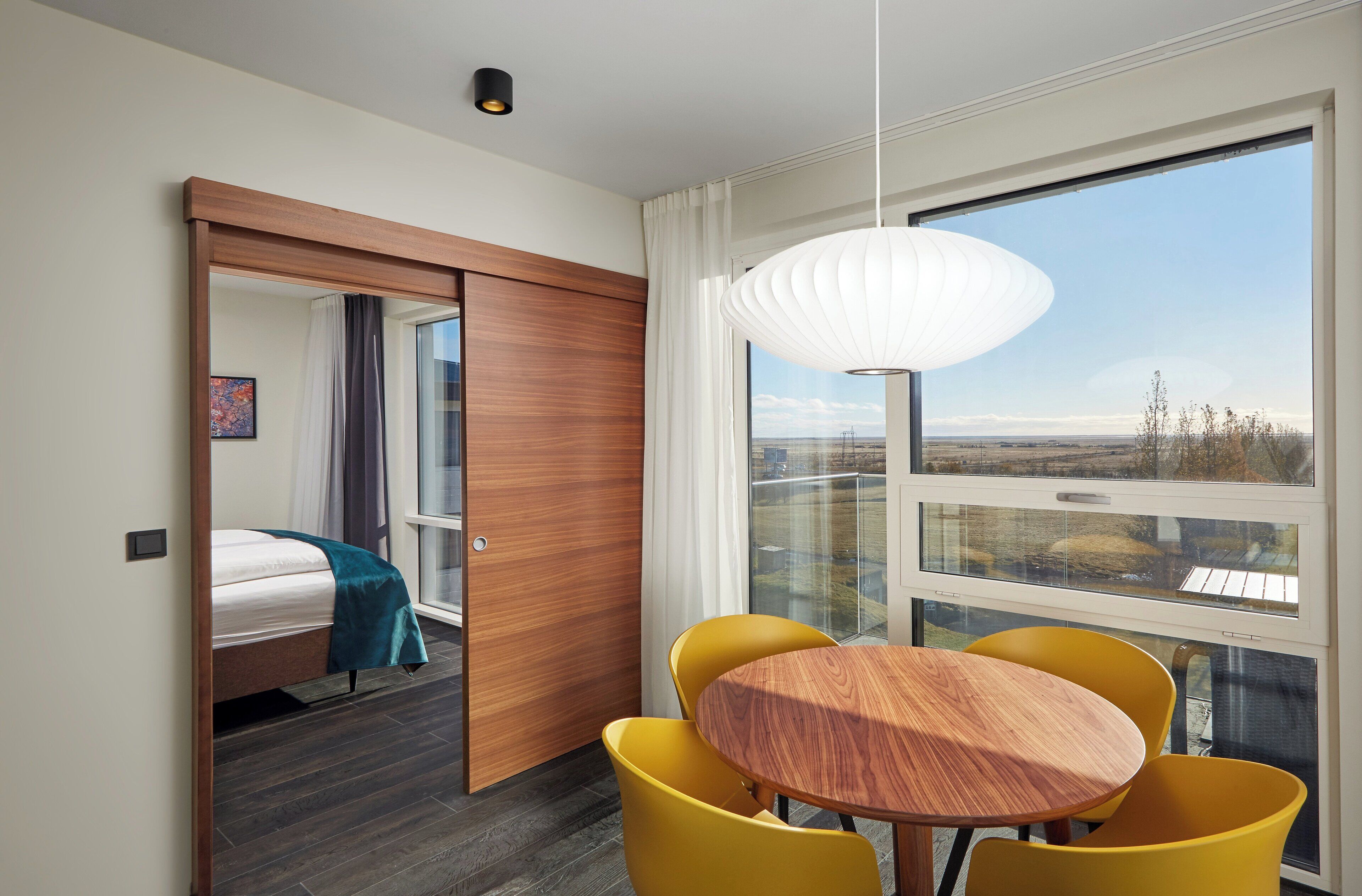 Suite junior | Ropa de cama hipoalergénica y caja de seguridad en la habitación 