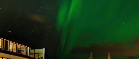 Outdoor pool, a heated pool, open 7:00 AM to 10:00 PM, sun loungers