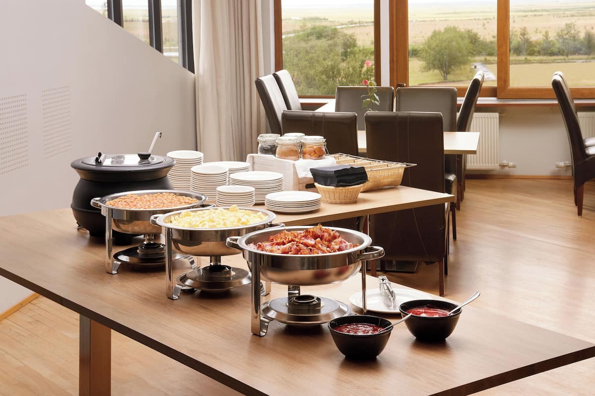 Sarapan prasmanan setiap hari (ISK 2400 per orang)