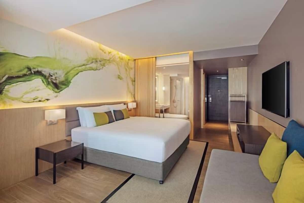 1 bedroom, Egyptian cotton sheets, premium bedding, minibar