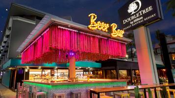 3 bars/lounges, 3 swim-up bars, 3 poolside bars