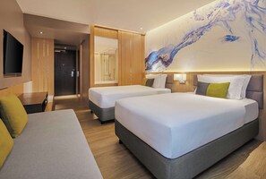 Egyptian cotton sheets, premium bedding, minibar, in-room safe - DoubleTree by Hilton Phuket Banthai Resort (Patong)