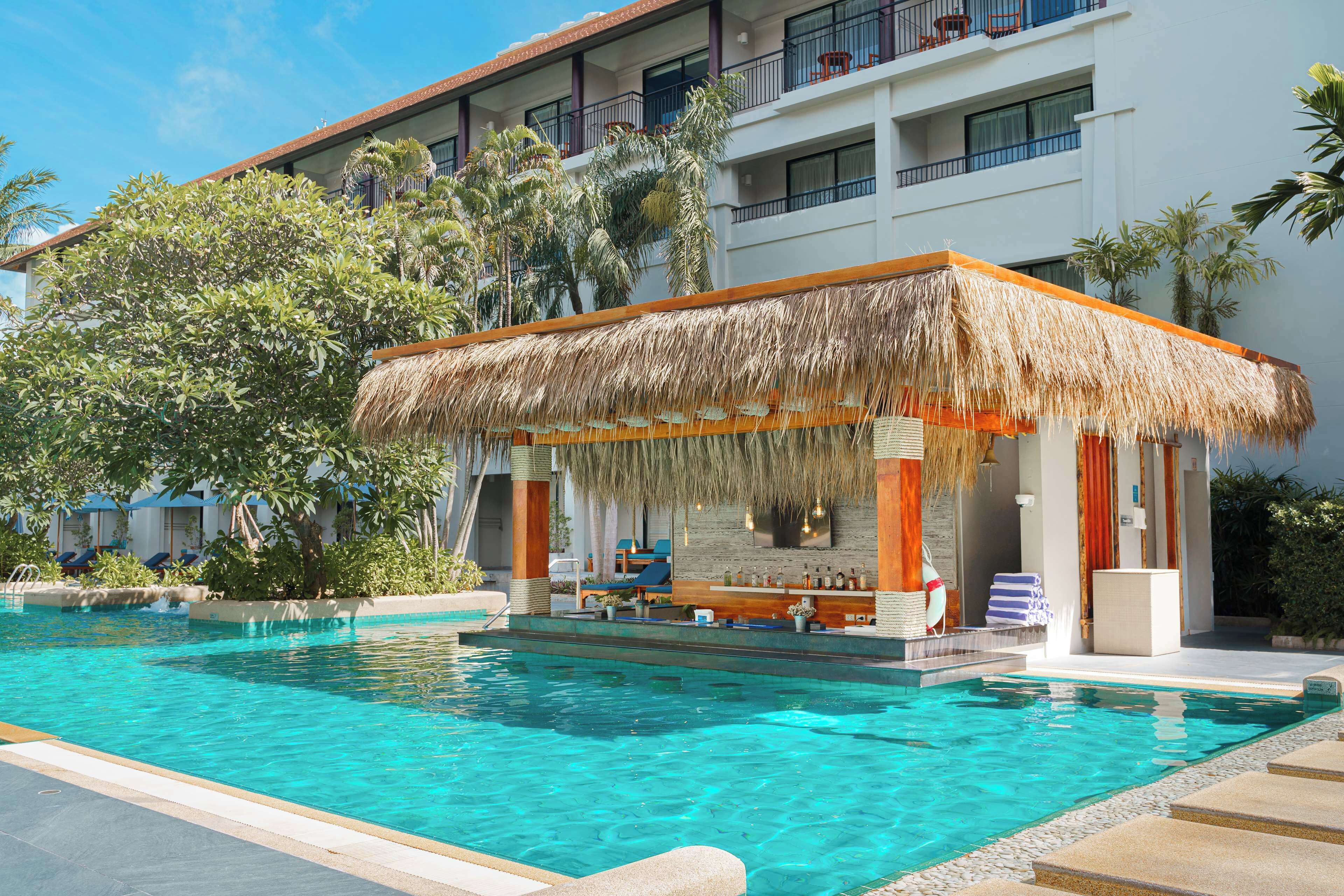 3 bars/lounges, 3 swim-up bars, 3 poolside bars