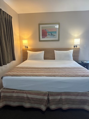 Quarto luxo, 1 cama King, cozinha americana | Cofres nos quartos, escrivaninha, cortinas blackout